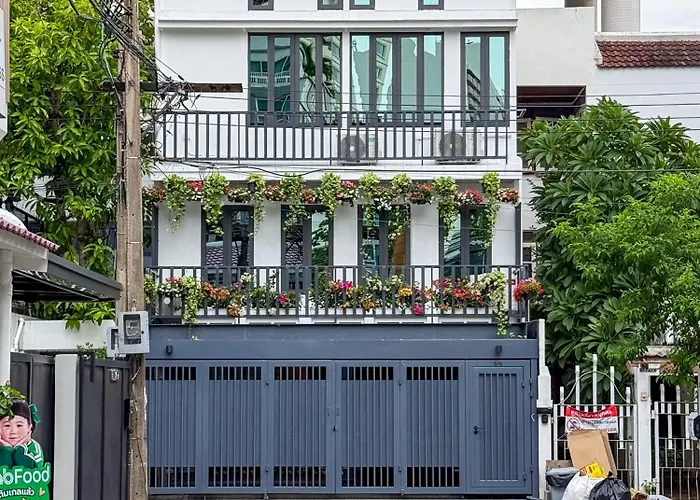 Chic 4br House In Thonglor Core Phrom Phong Bts *